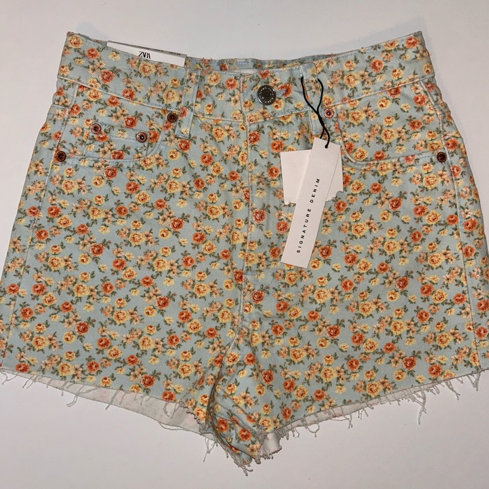 NWT Zara 90s Short Romantic Floral‎ print high waist raw hem jean shorts size 0
